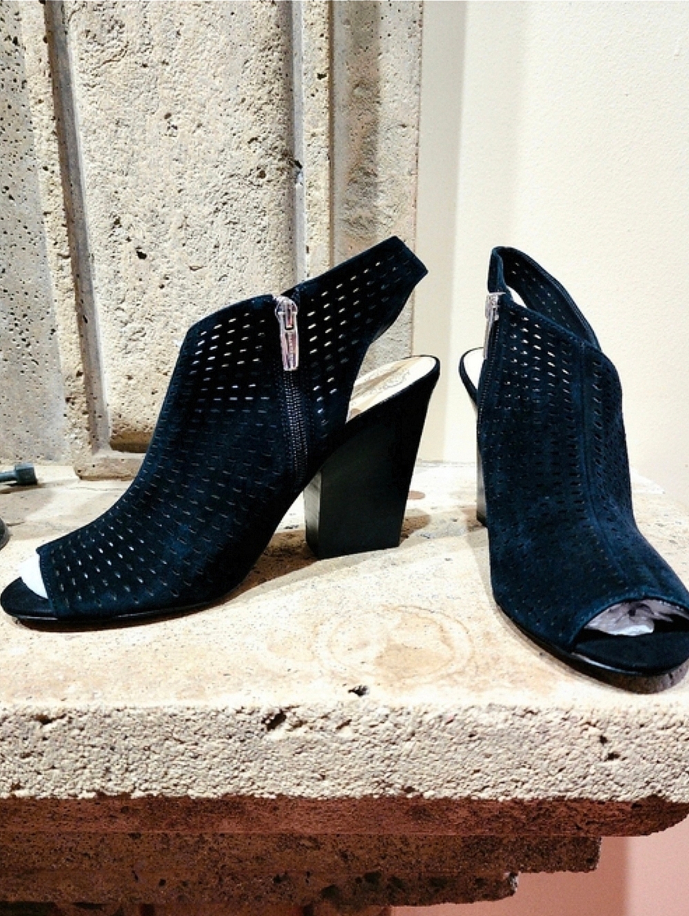 Like New Vince Camuto Kallija Slingback Open Toe Shooties Side 9.5
